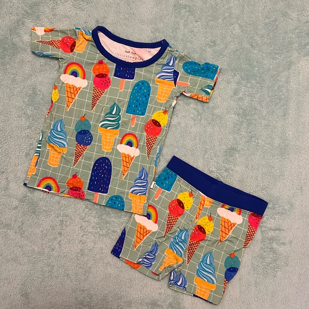 Little sleepies, two piece short sleeve set